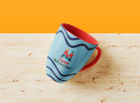 Taza azul con patrón